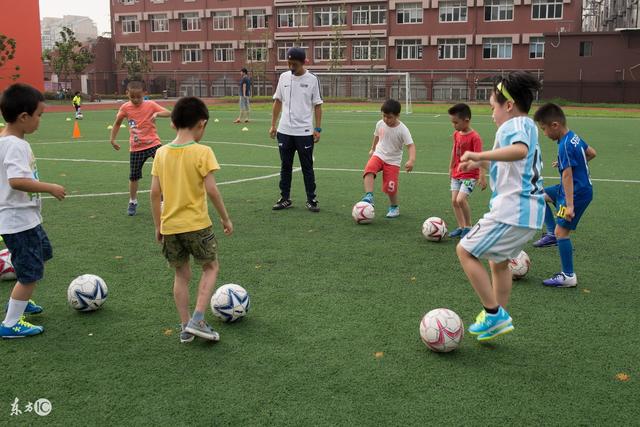 专家分析：喀麦隆队在热身赛中具备更强实力，拥有NBA球员